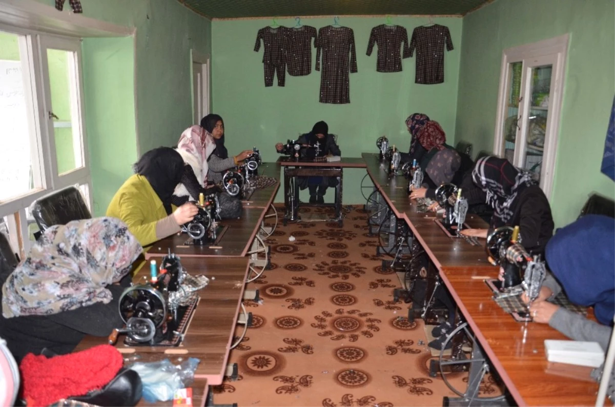 Tika\'dan Afganistan\'da Kadınlara Yönelik Mesleki Eğitim Kursları