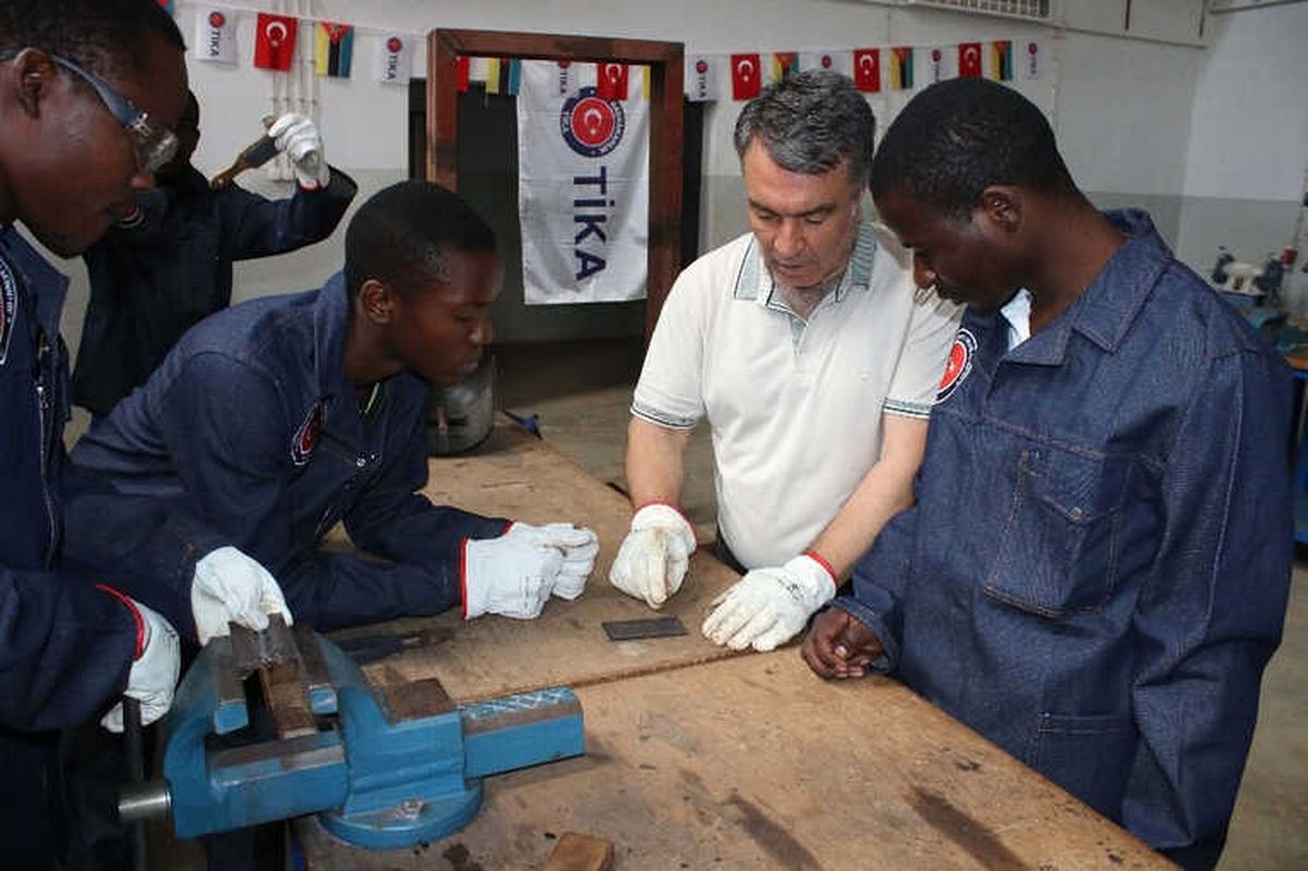 Tika, Türkiye\'nin Mesleki Eğitim Tecrübelerini Mozambik\'e Aktarıyor