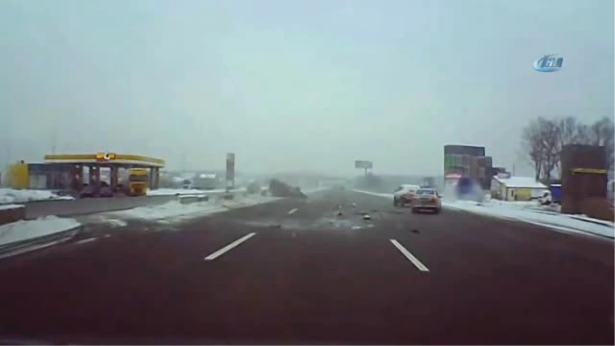 Ukrayna\'da Feci Trafik Kazası