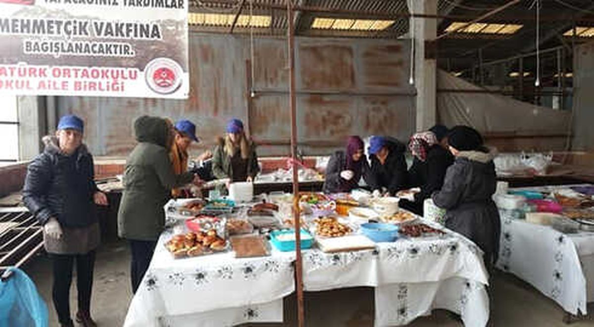 Akçakoca\'da Okul Aile Birliğinden Afrin İçin Kermes