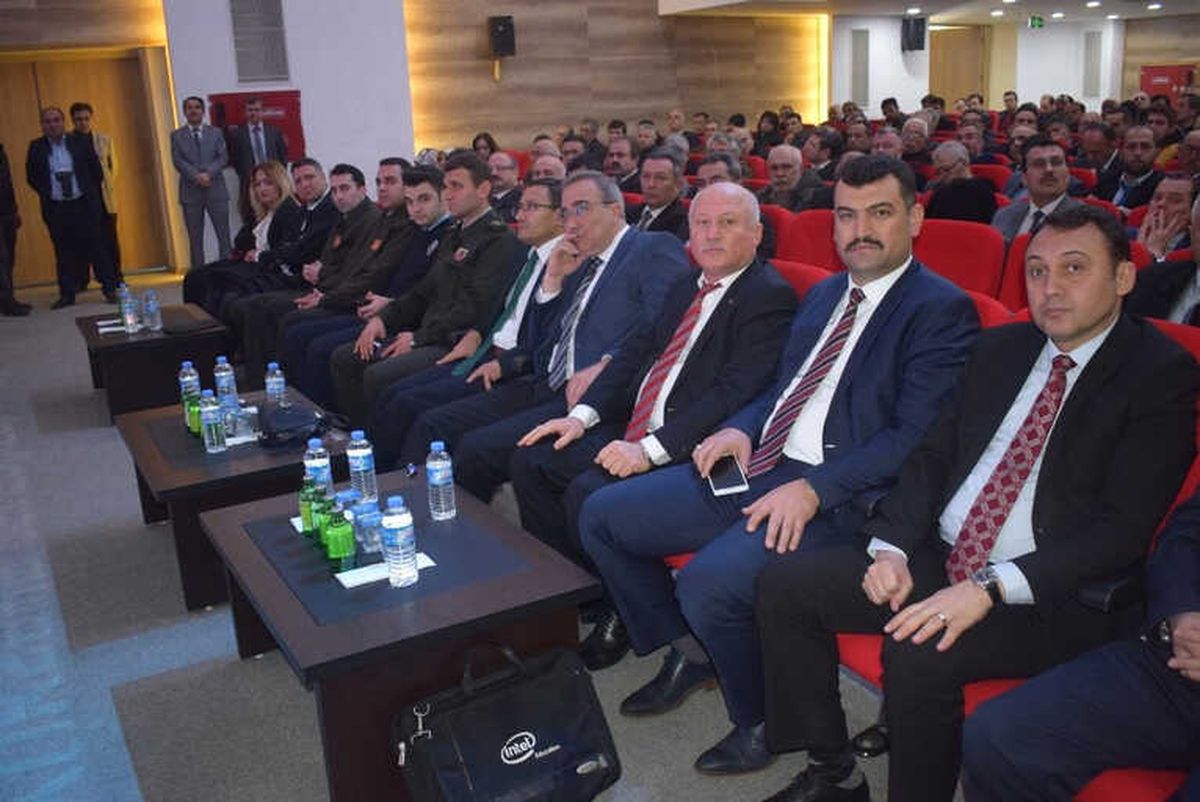Alaşehir\'de \'Madde Bağımlılığı ile Mücadele\' Paneli