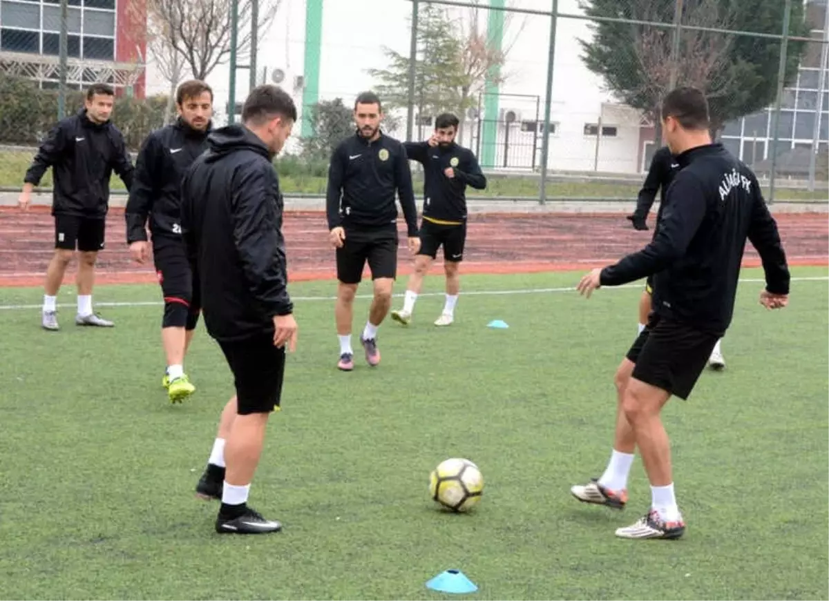 Aliağaspor, Halilbeyli\'ye Konuk Oluyor