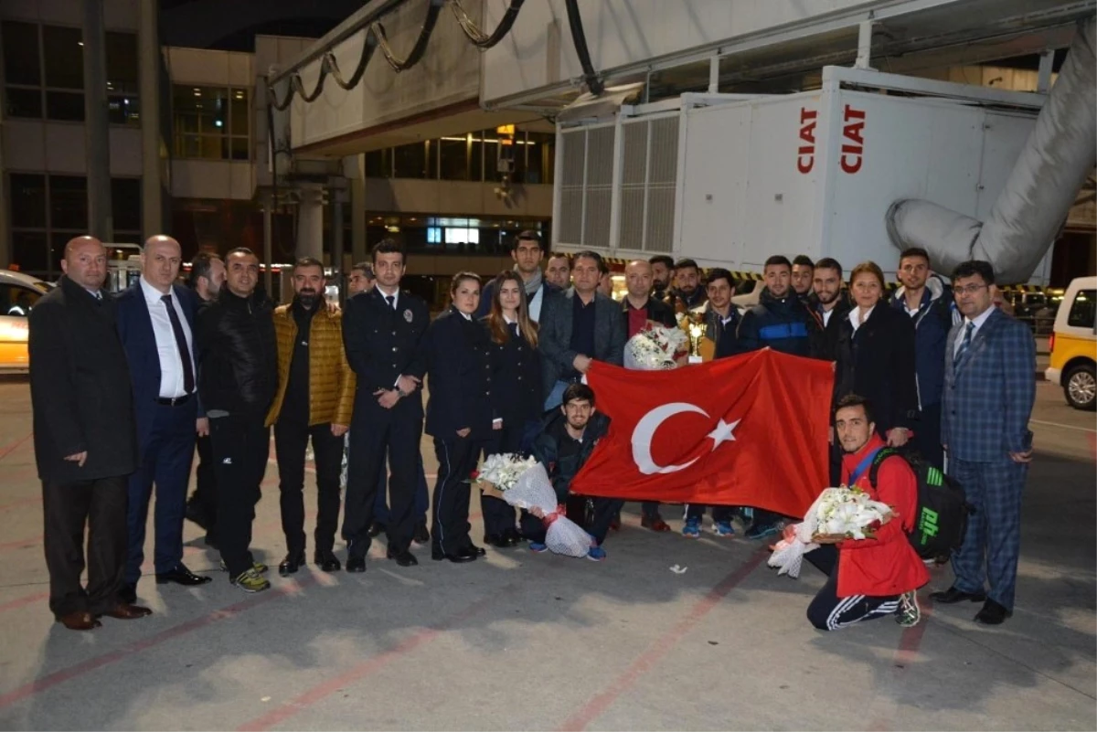 Avrupa Şampiyonlarına İstanbul\'da Muhteşem Karşılama