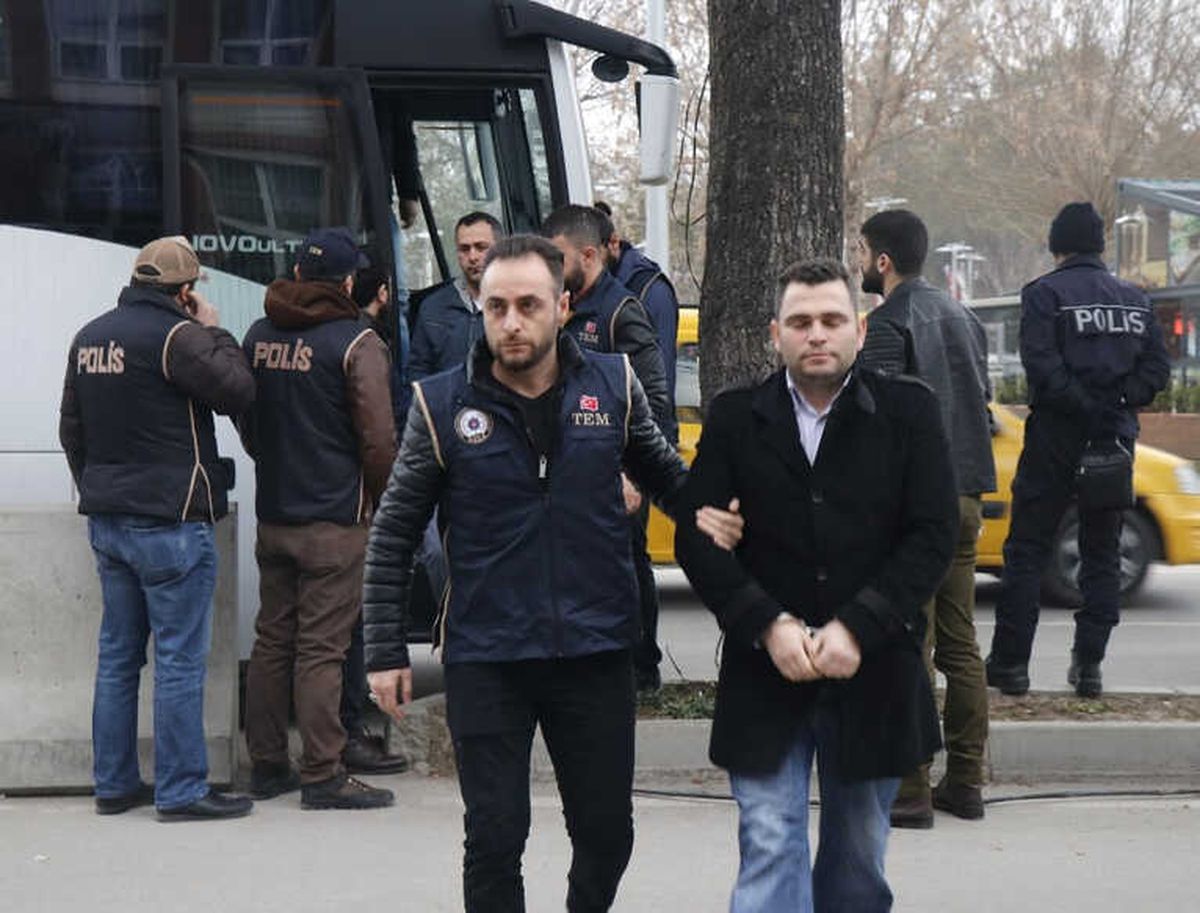 Fetö Şüphelisi 11 Asker Adliyeye Sevk Edildi