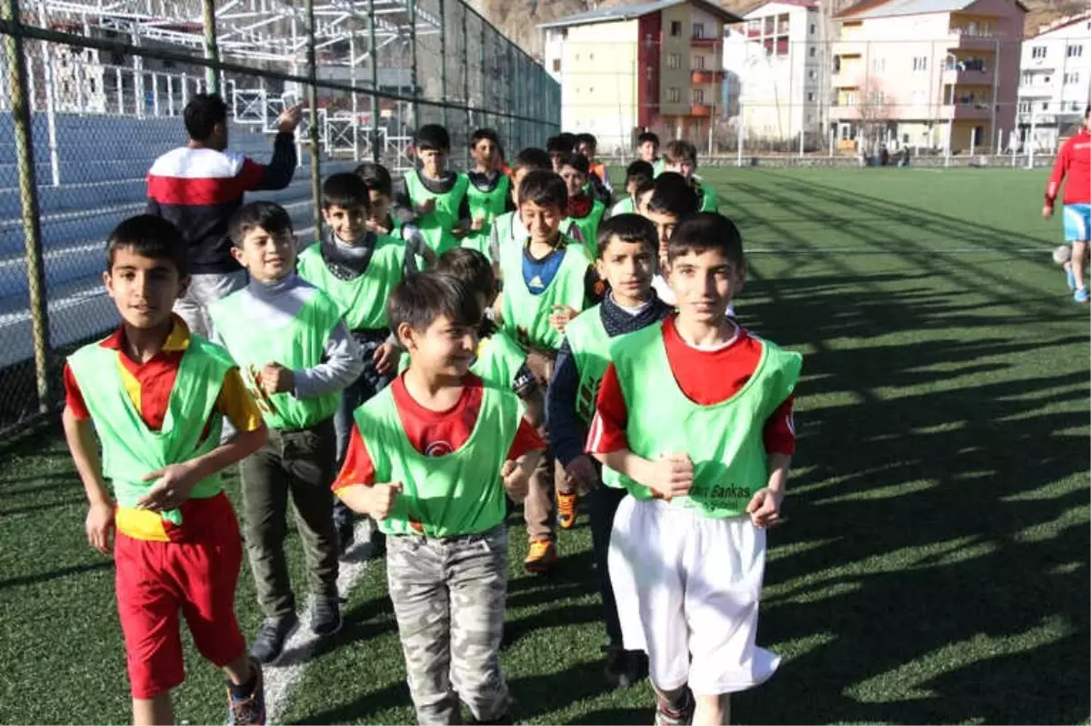 Hizan\'da Futbol Okulu Açıldı