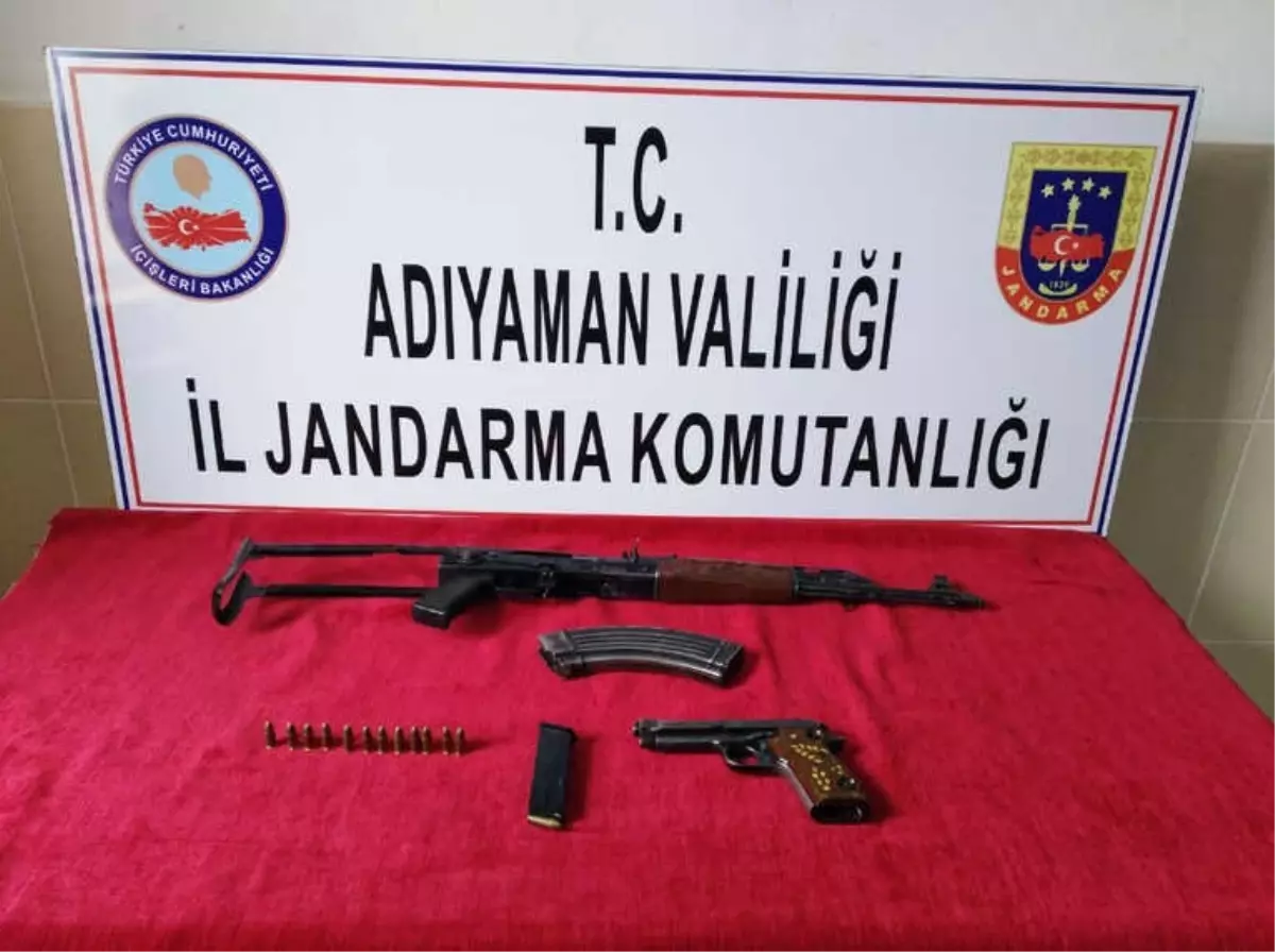 Jandarma Uzun Namlulu Silah ve Tabanca Ele Geçirildi