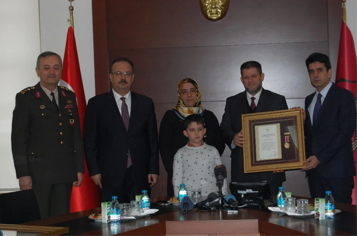 Konya\'da Şehit Aileleri ve Gazilere Devlet Övünç Madalyaları Verildi