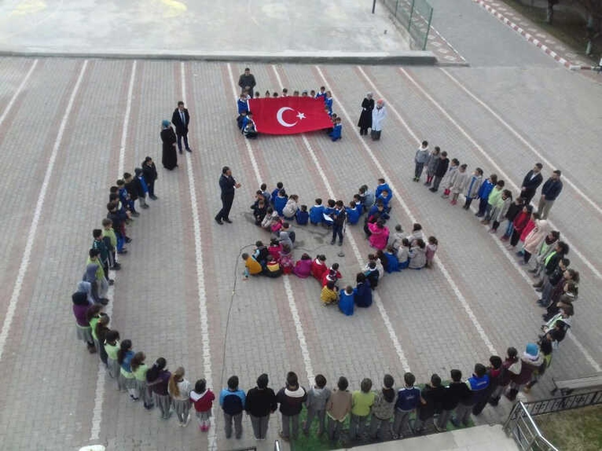 Minik Kalpler Mehmetçik İçin Dua Etti