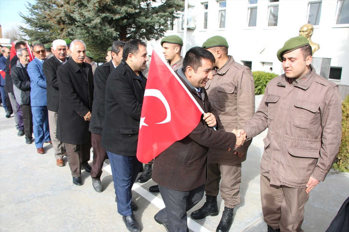 Muhtarlardan Mehmetçiğe Destek Ziyareti