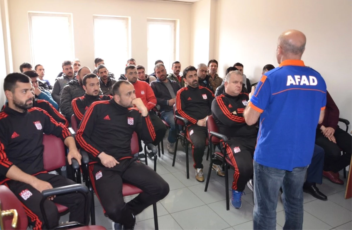 Sivasspor Kulüp Çalışanları Deprem Konusunda Bilgilendirildi