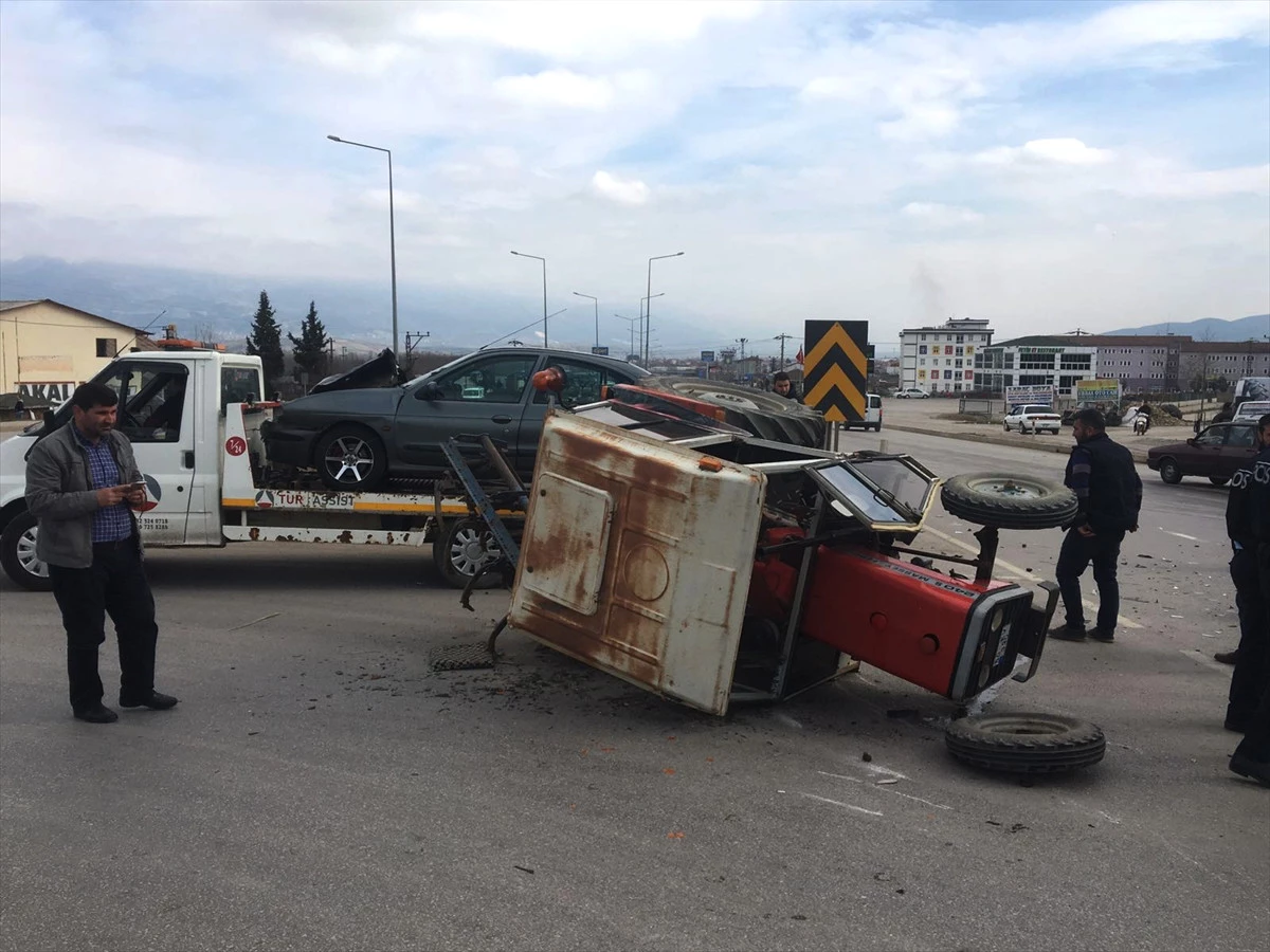 Tokat\'ta Trafik Kazası : 2 Yaralı