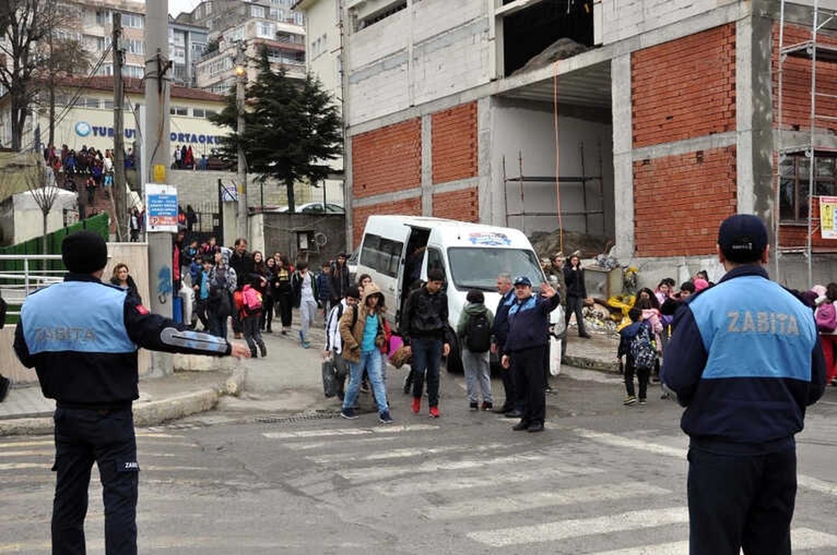 Zabıta Ekiplerinden Okul Önlerinde Uygulama