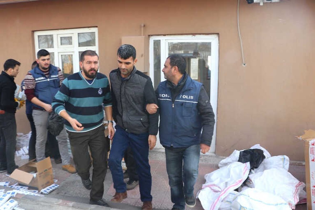 Aksaray\'daki Kaçak Sigara Operasyonunda 4 Tutuklama