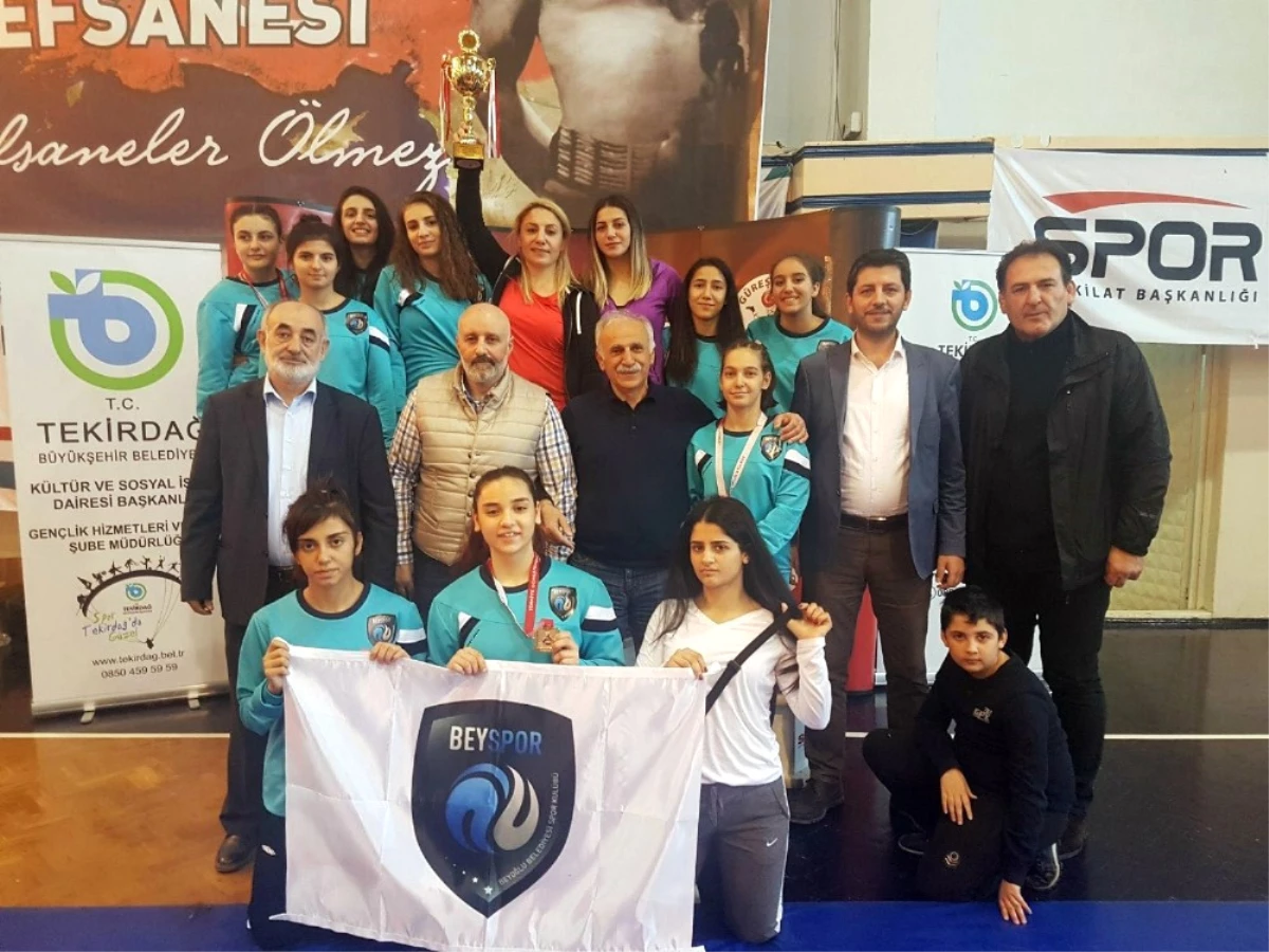 Beyoğlu Belediyesi Spor Kulübü\'nden Güreşte Büyük Başarı