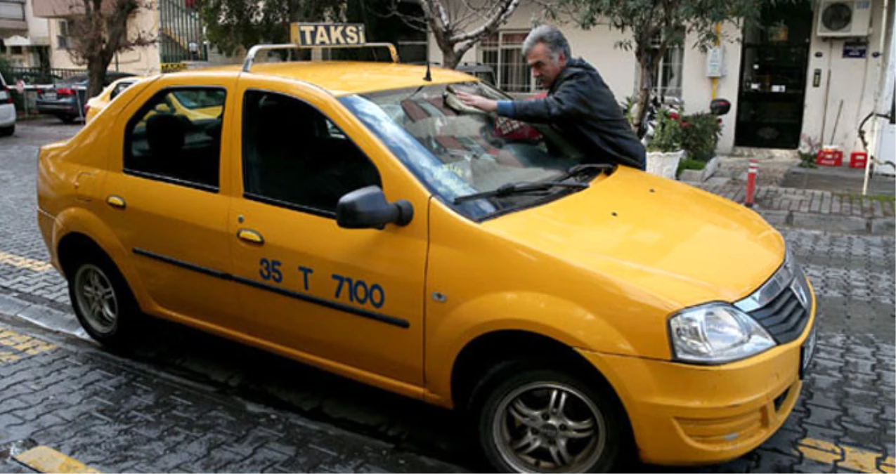 Bir Döneme Komedi Dans Üçlüsü ile Damga Vuran Murat Akkaya, Şimdi Taksici Oldu