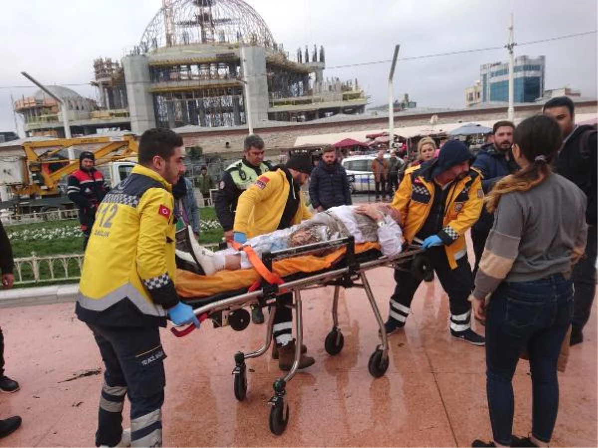 İranlı Turist Taksim\'in Göbeğinde Kendini Yakmaya Kalktı