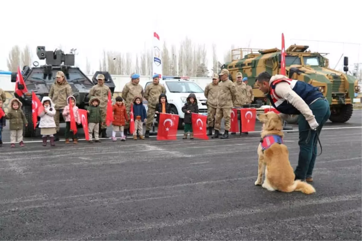 Jandarmanın Misafirleri Minik Öğrenciler Oldu