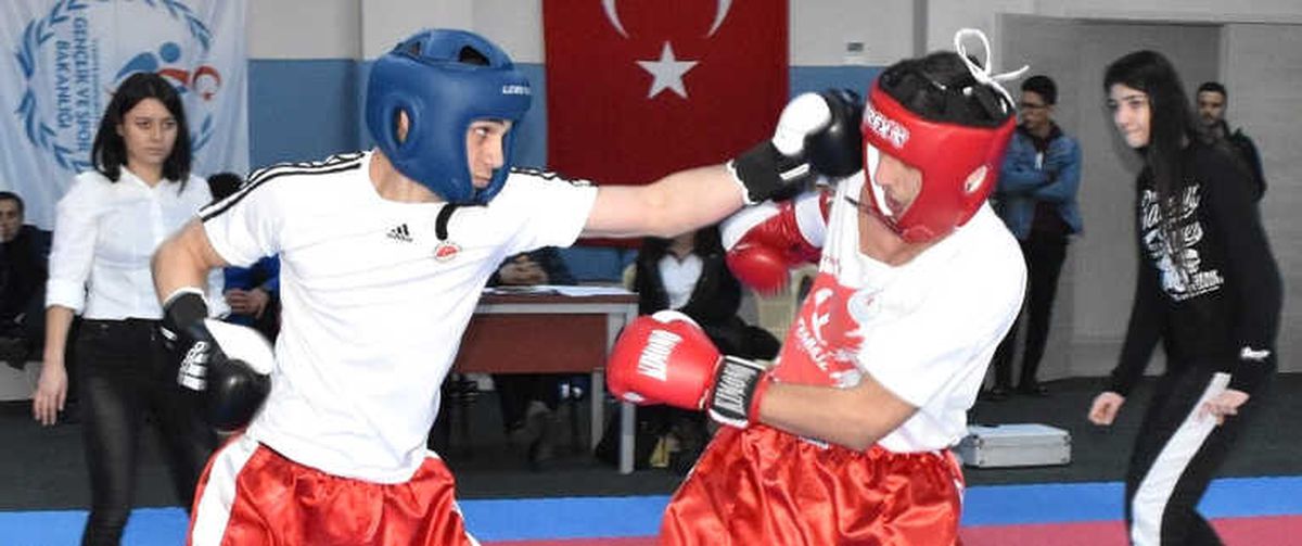 Kick Boks İl Birinciliği İçin Mücadele Ettiler