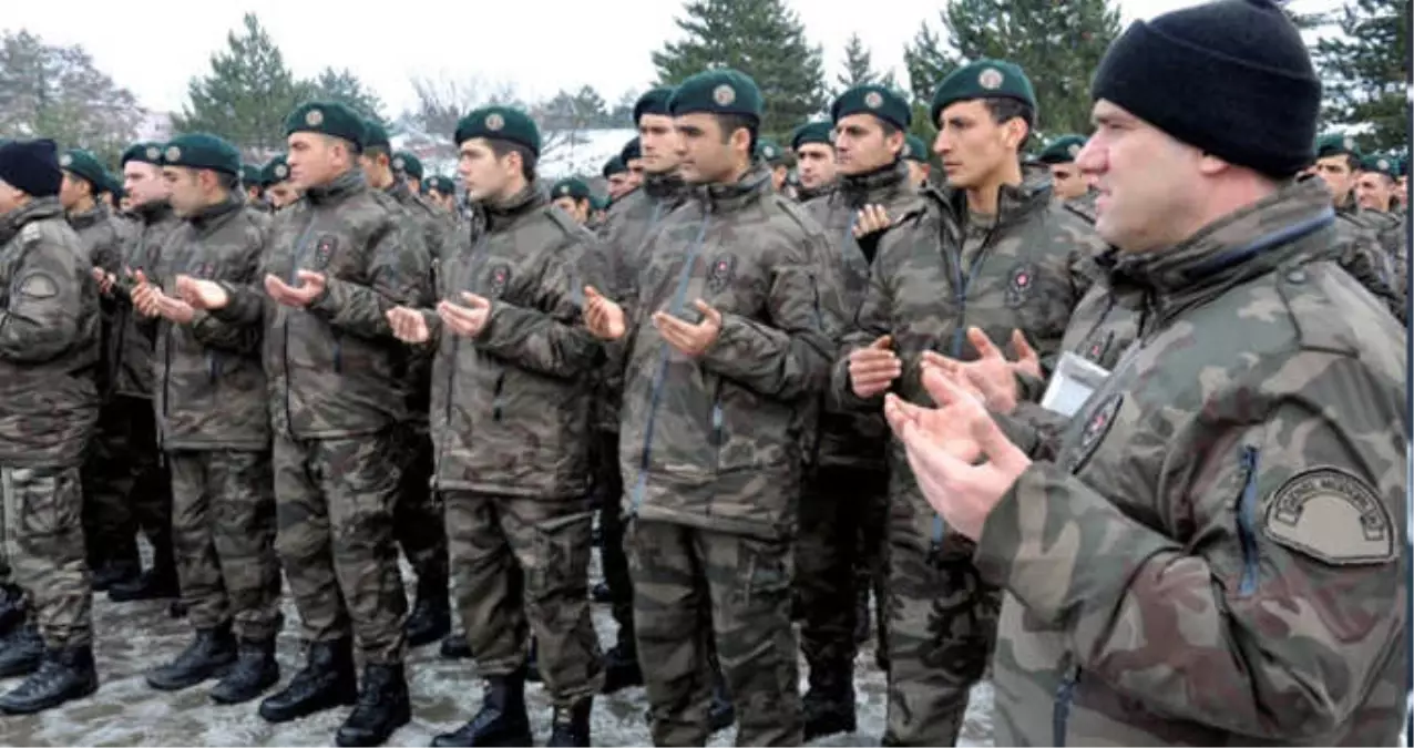 Zeytin Dalı Harekatı\'na Katılmak İçin Yola Çıkan Özel Harekat Polisleri Dualarla Uğurlandı