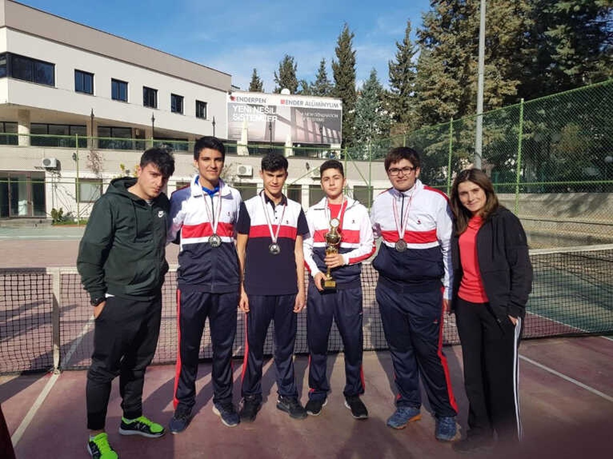 Sanko Okullarının Tenis Takımı İl İkincisi Oldu