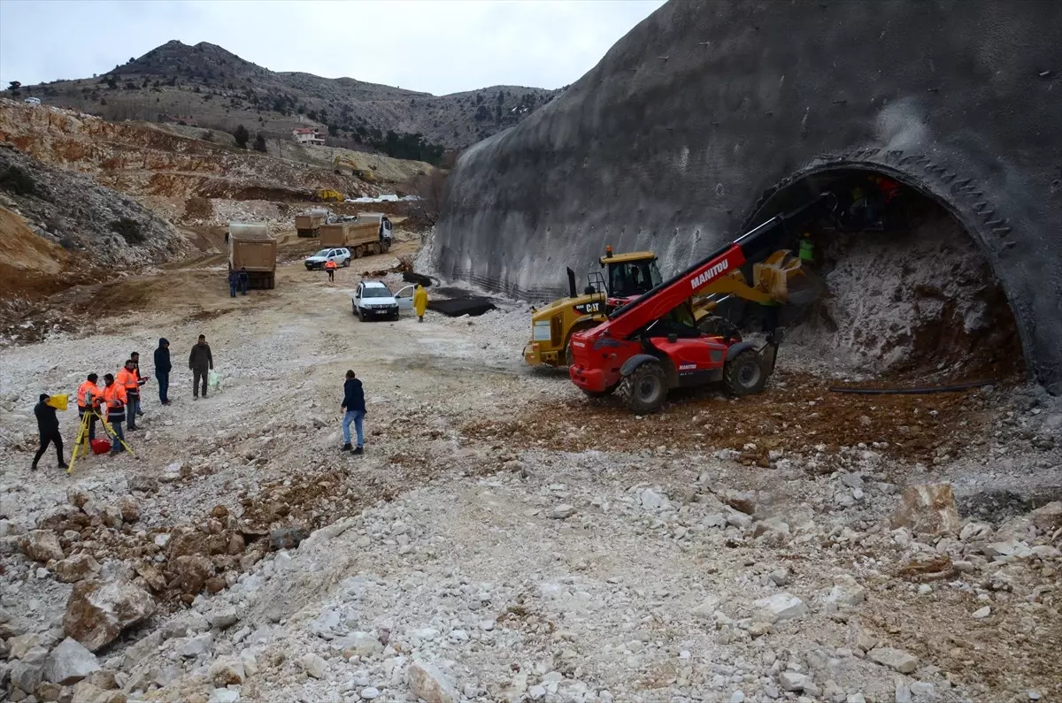 Sertavul Geçidi\'nde Tünel Kazısı Devam Ediyor