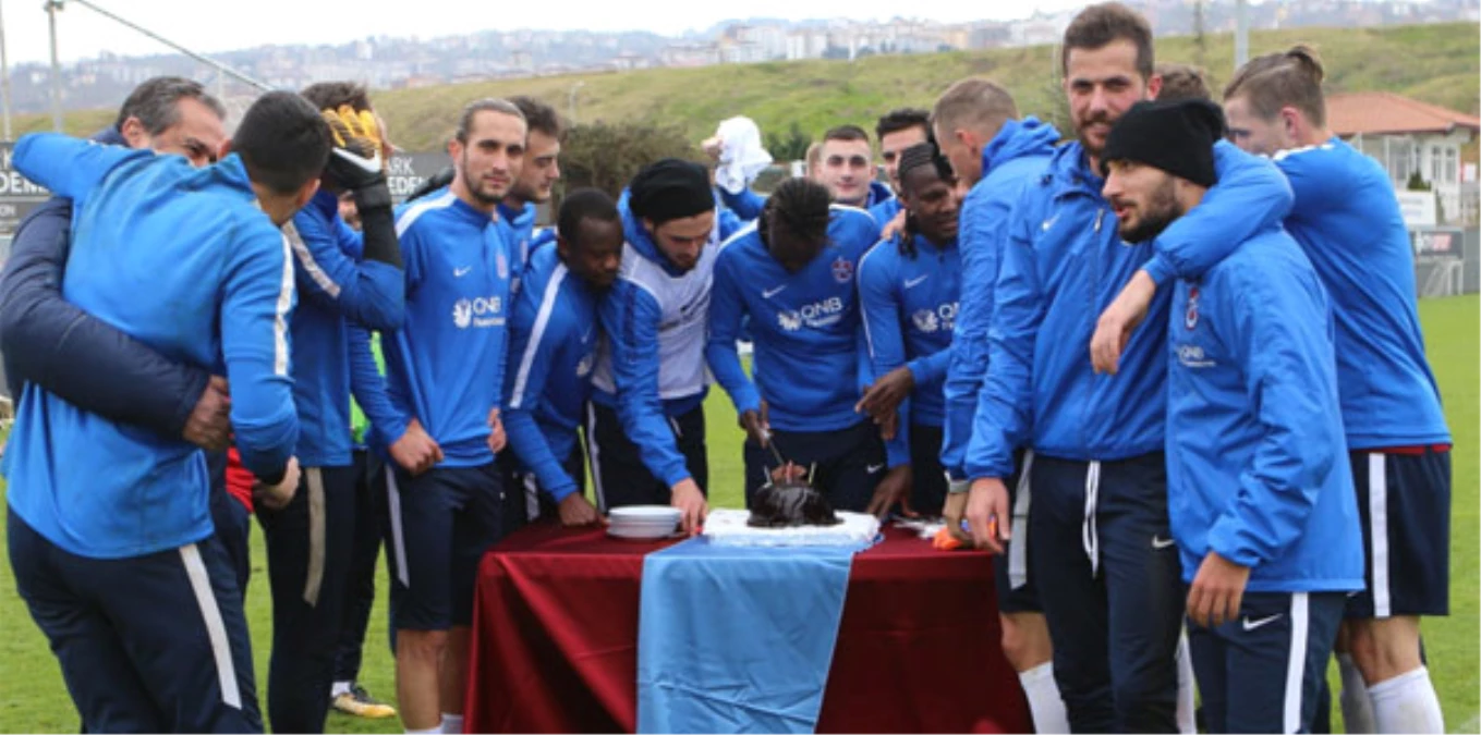 Trabzonspor\'da Önce İdman Sonra Doğum Günü