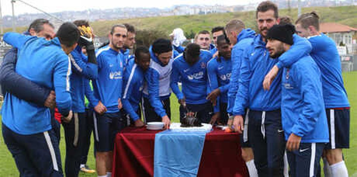 Trabzonspor\'da Önce İdman Sonra Doğum Günü