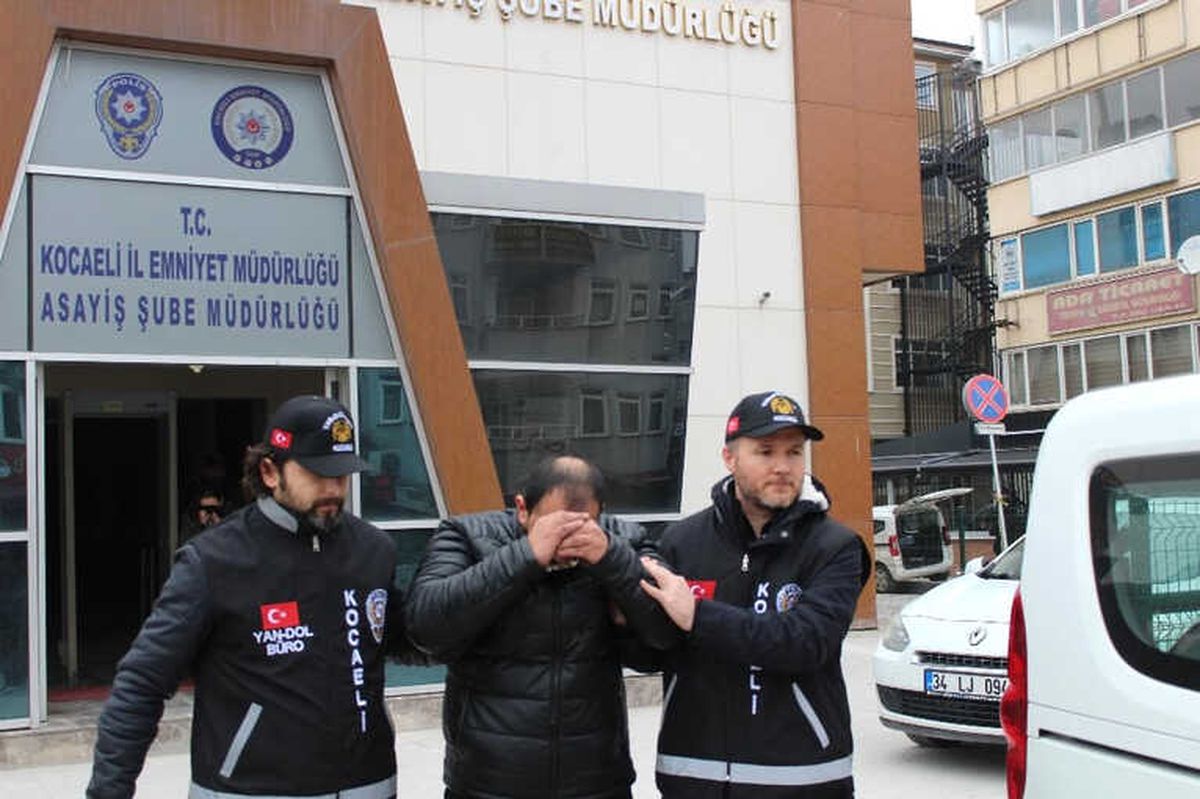 Ailecek Çalışan Hırsızlar Otomobillerinde Yakalandı