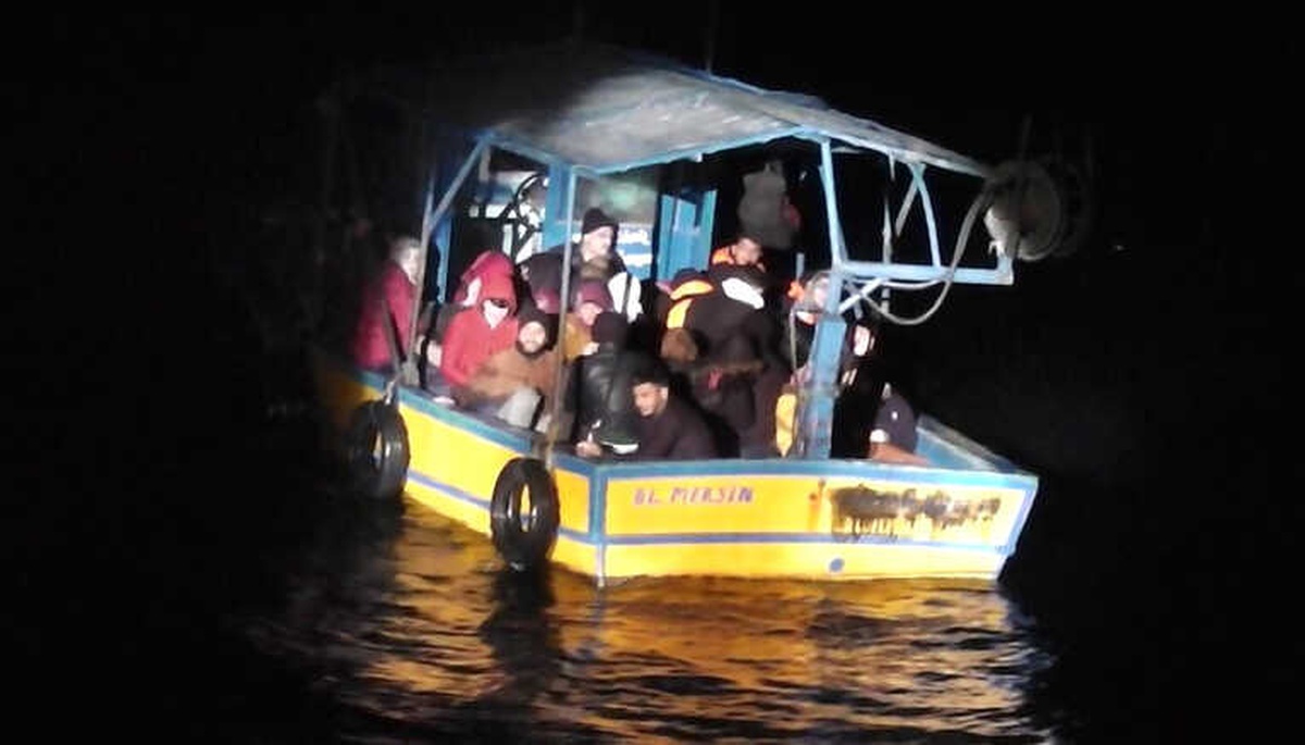 Akdeniz Açıklarında 5\'i Çocuk 38 Düzensiz Göçmen Yakalandı