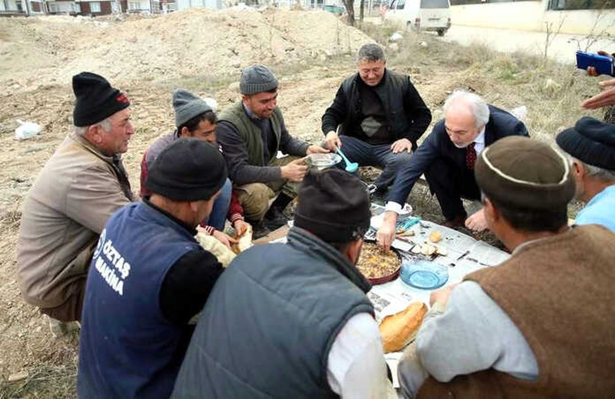 Başkan, İnşaat İşçileriyle Yemek Yedi