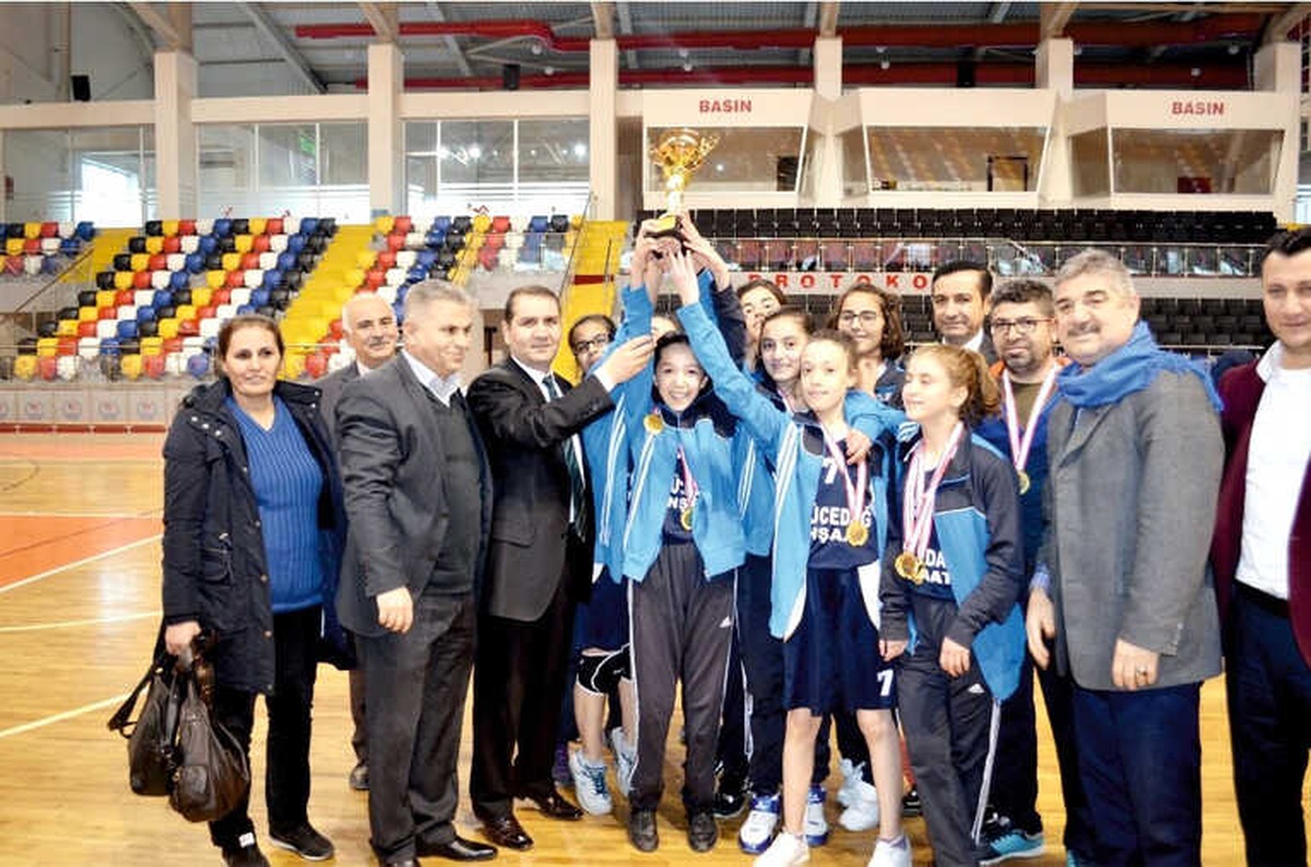 Basketbol Şampiyonasında Adıyaman\'ı Kahta Temsil Edecek