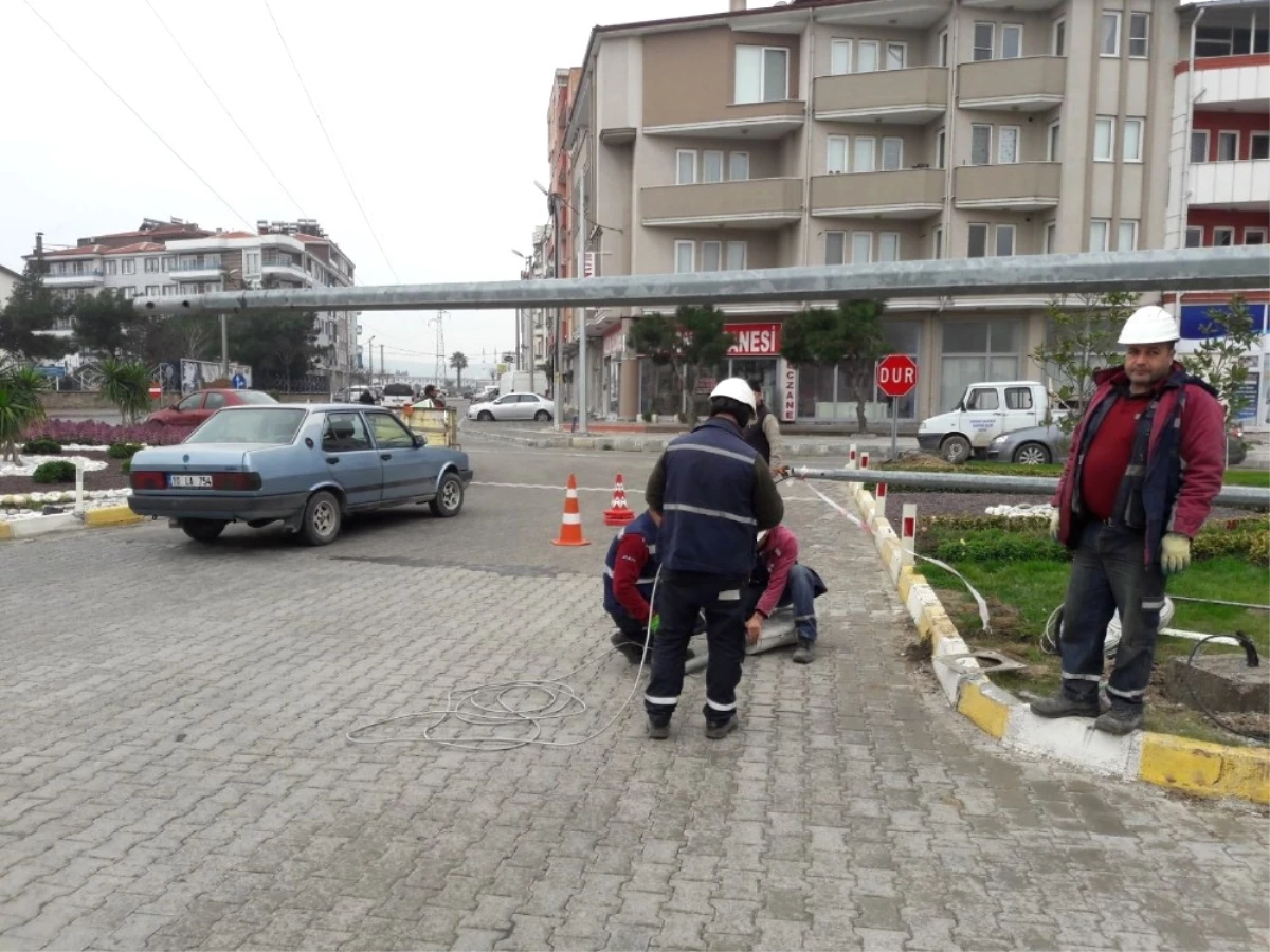 Burhaniye Caddeleri Işıl Işıl