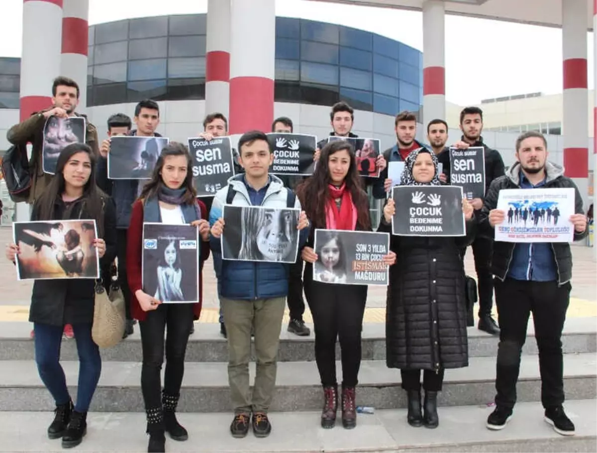 Cinsel İstismara Bir Tepki de Üniversiteli Öğrencilerden