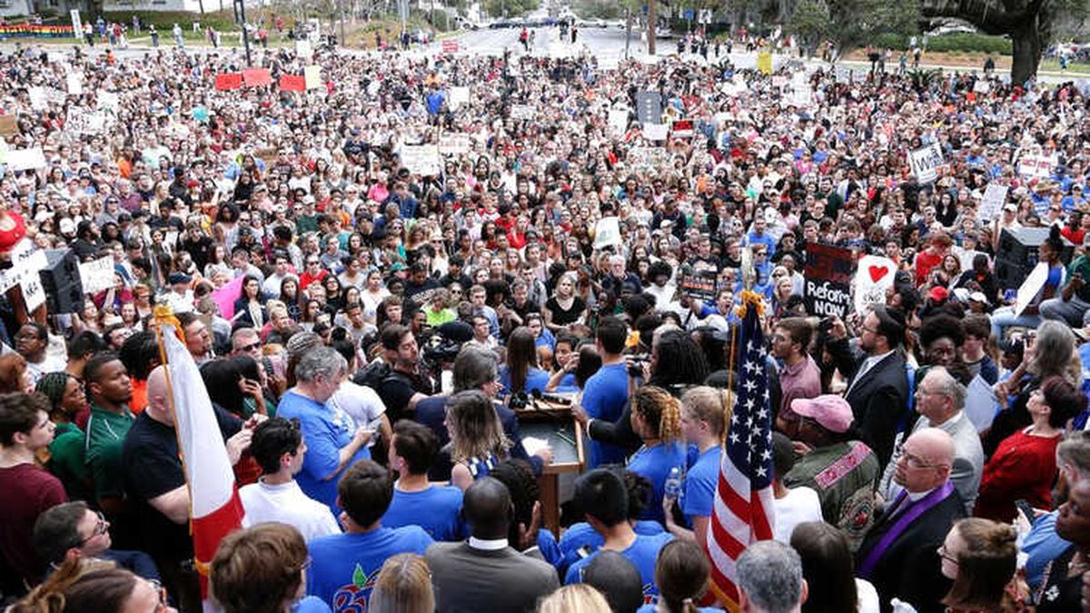 Florida Saldırısından Kurtulan Öğrenciler Eyaletin Başkentine Yürüdü