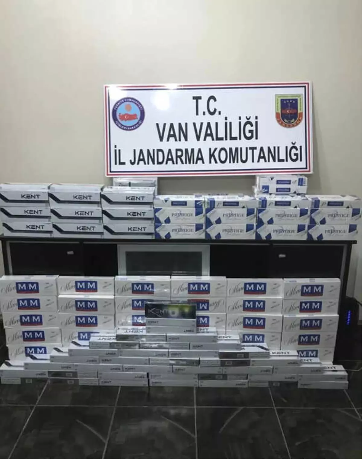 Jandarma, 11 Bin 821 Paket Kaçak Sigara Ele Geçirildi