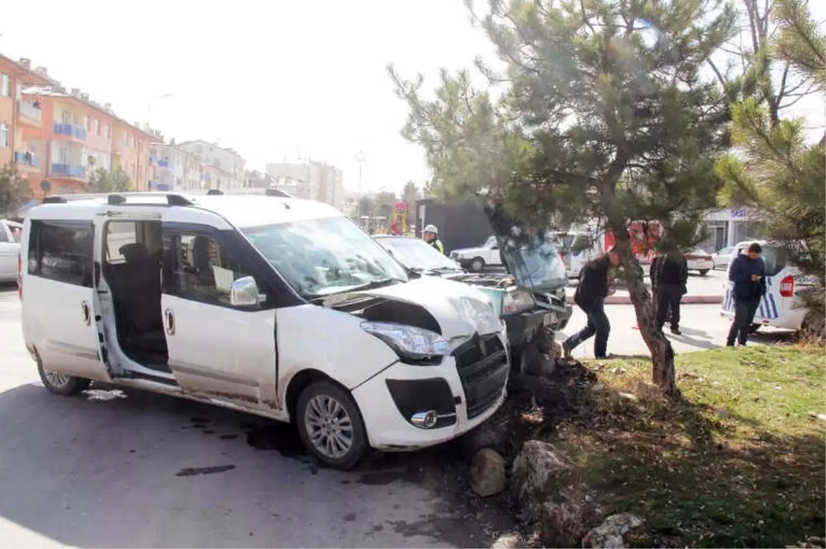 Kazada Yaralananlara Yardım Ederken Kaza Yaptı