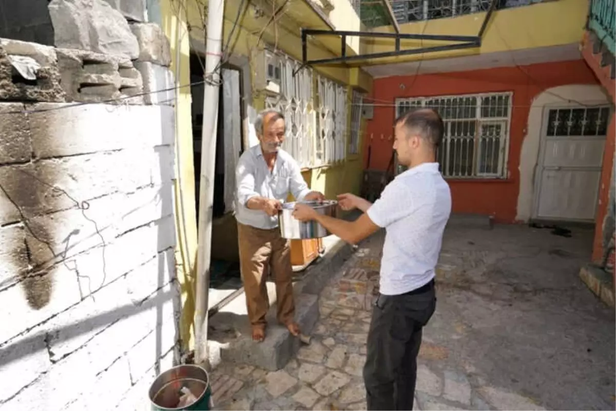 Kimsesiz ve Bakıma Muhtaç Yaşlıların Yüzü Gülüyor