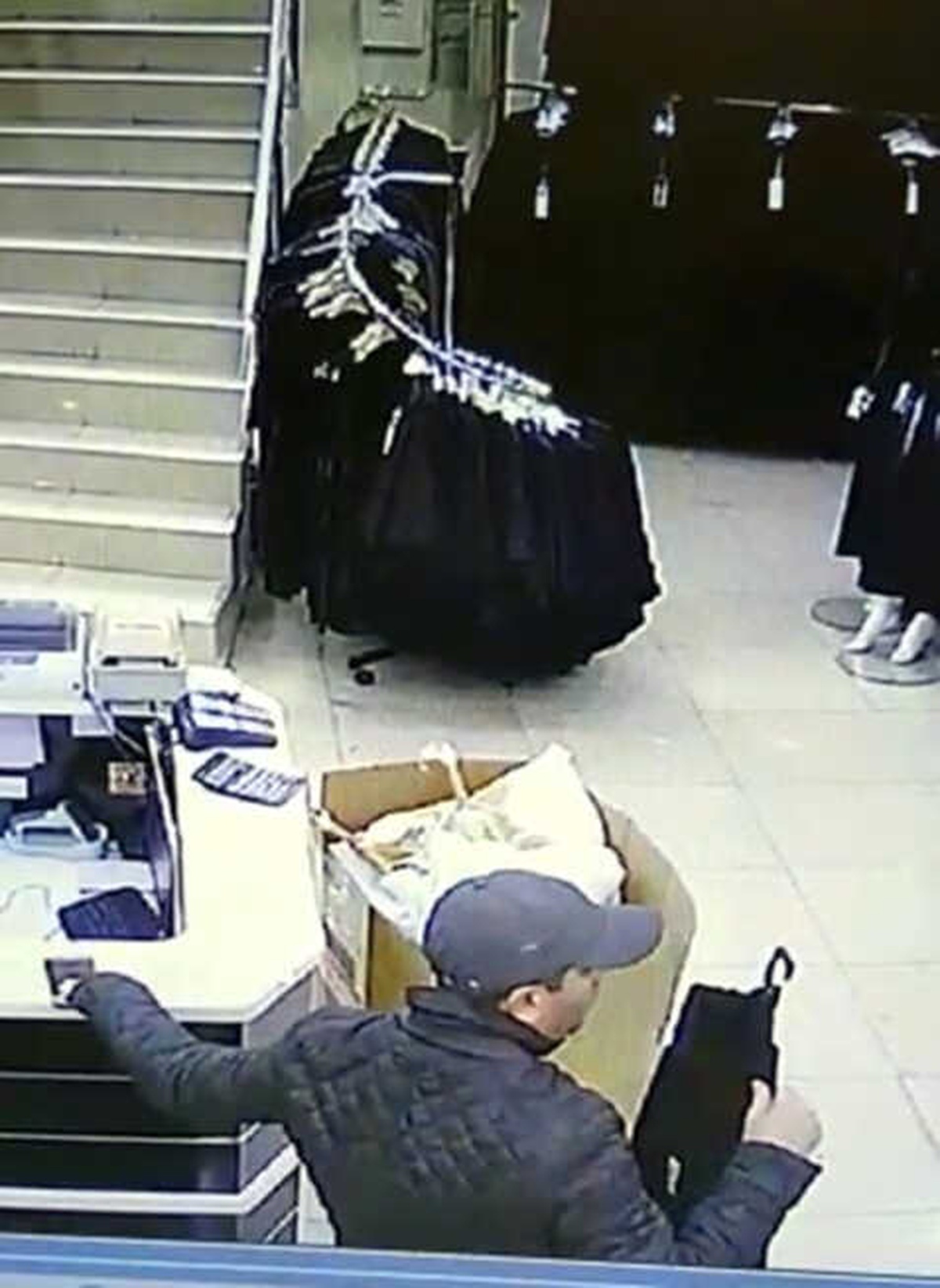 Telefon Hırsızı Kameralara Böyle Yakalandı