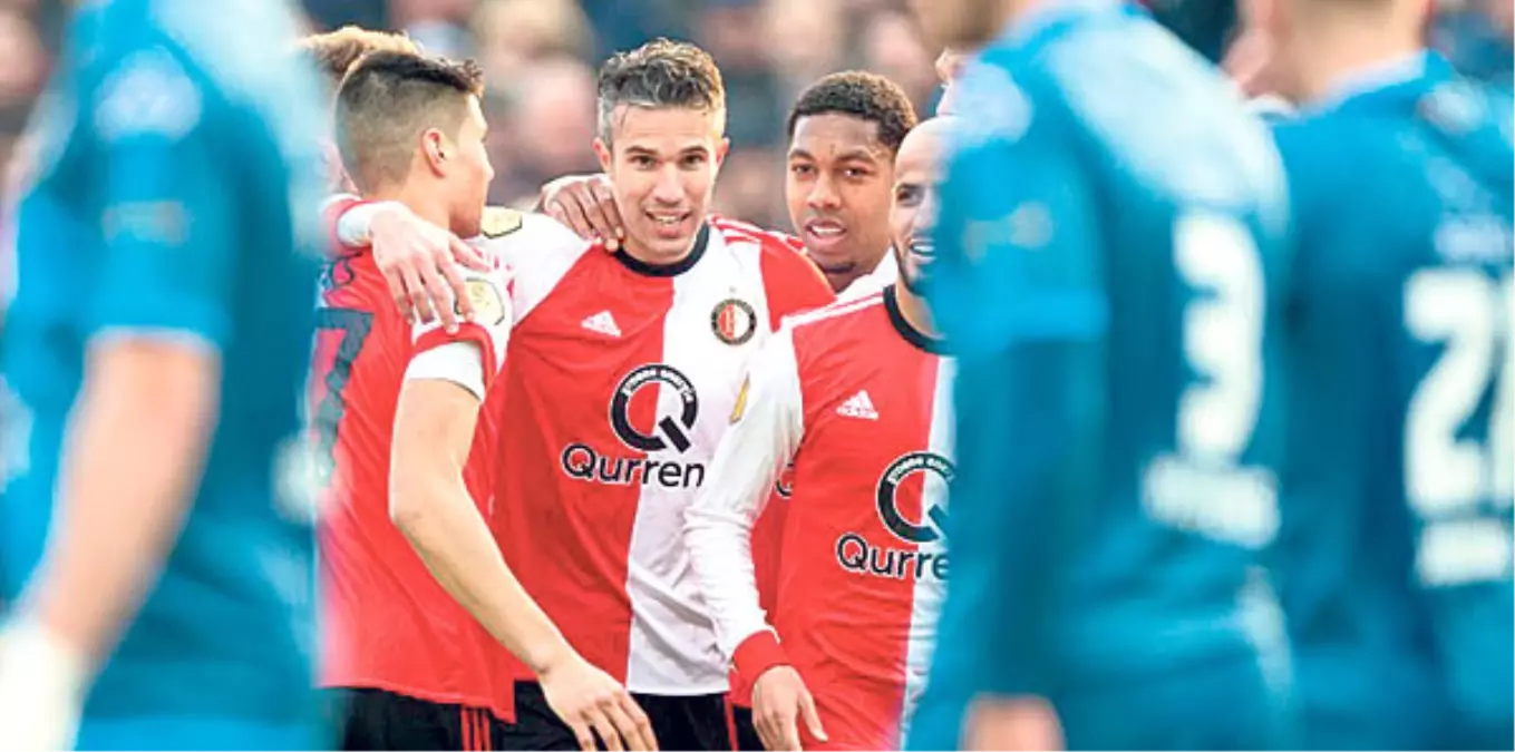 Robin Van Persie\'nin Keyfi Yerinde