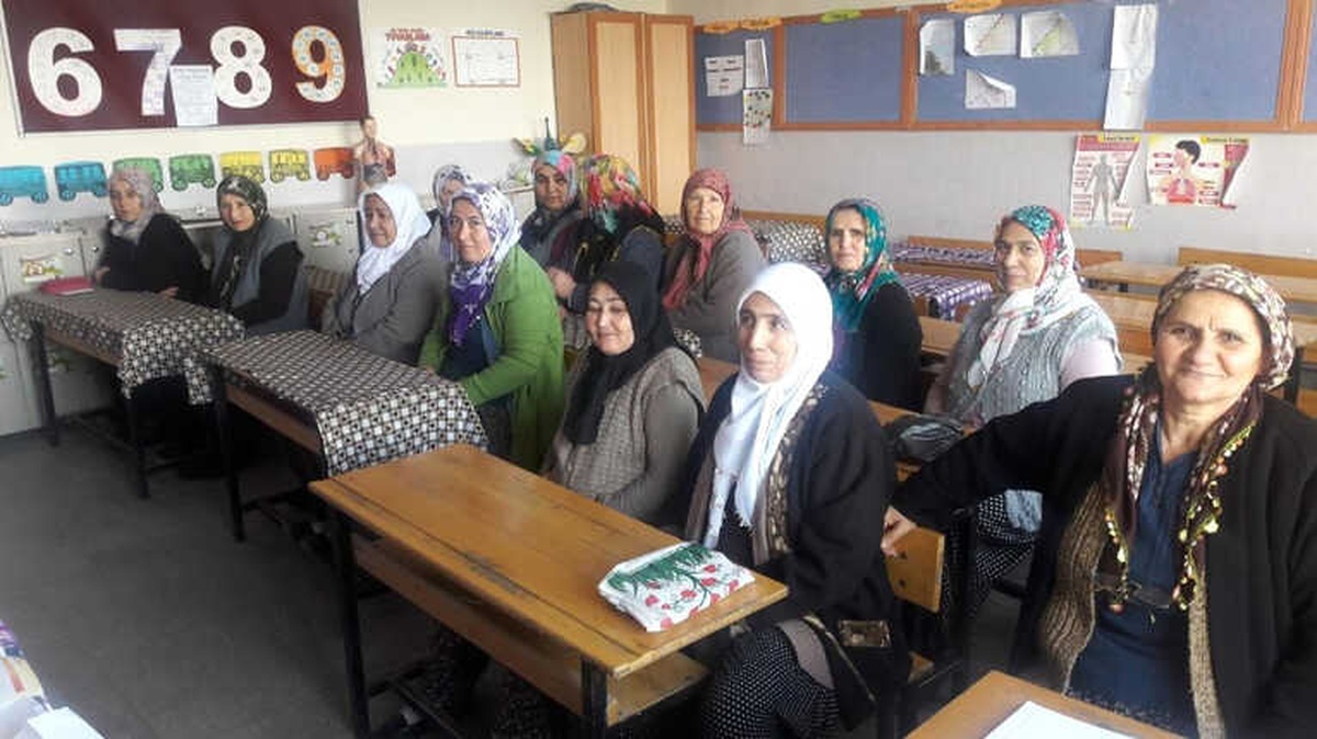 Tufanbeyli\'de Okuma-yazma Seferberliği