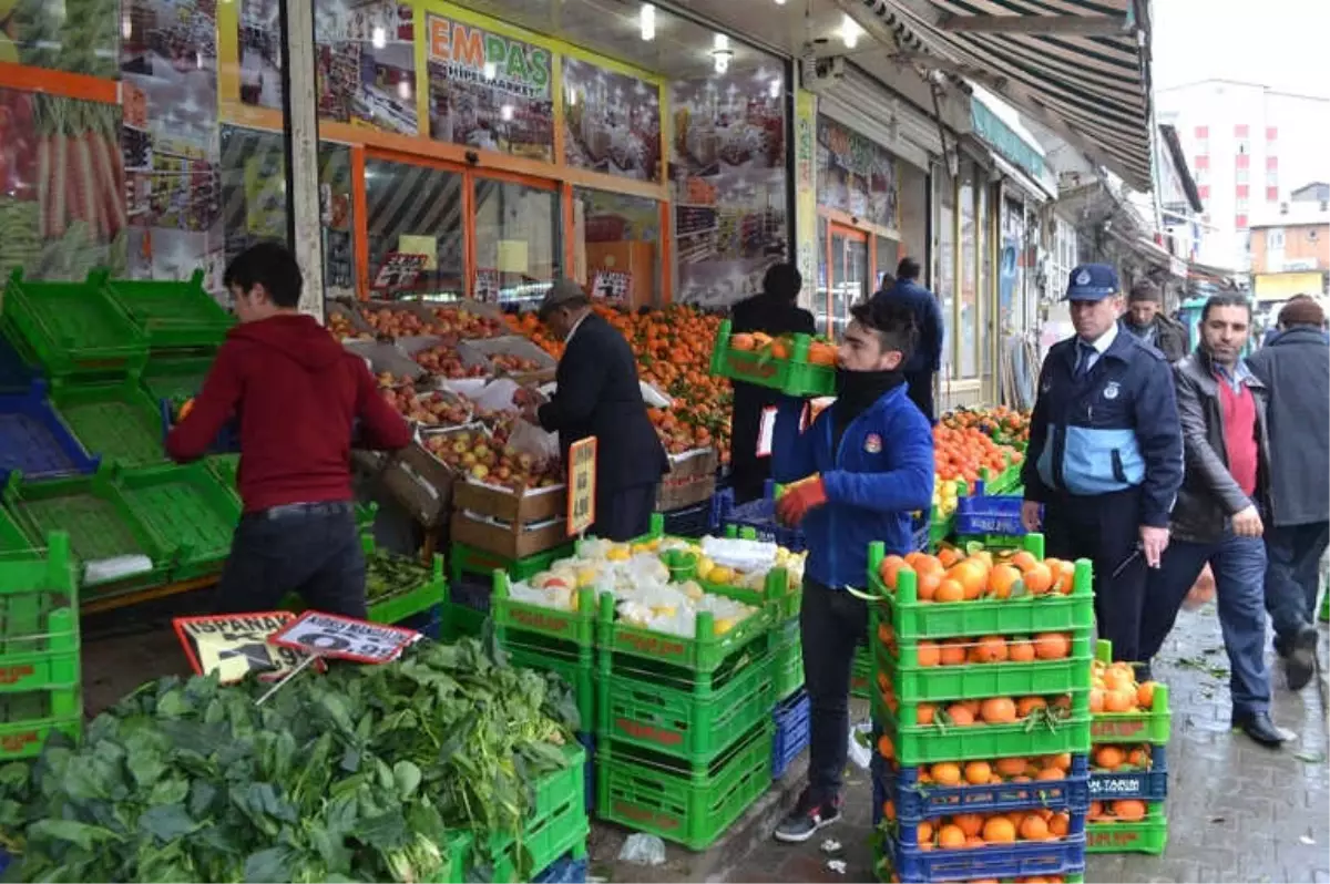 Zabıta Ekipleri Kaldırım İşgaline Taviz Vermiyor