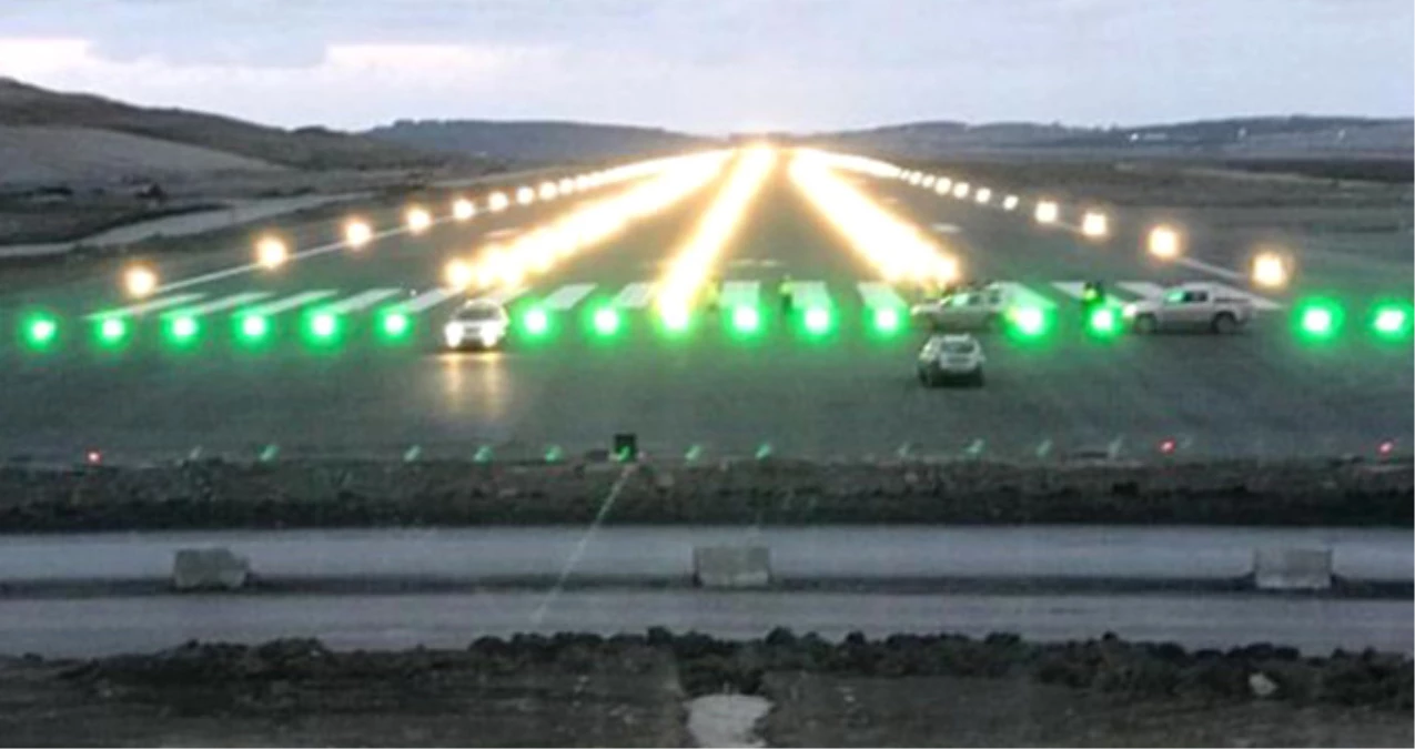 3. Havalimanı\'nda Temel Atma Töreninden Bin 358 Gün Sonra Işıklar Yakıldı