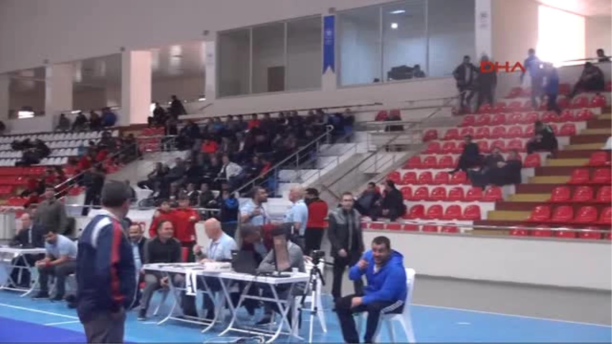 Amasya\'da Yıldızlar Serbest Güreş Türkiye Şampiyonası Başladı