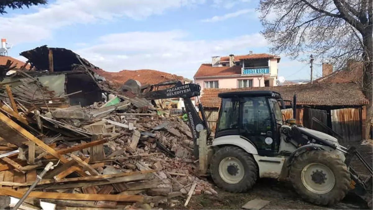 Başkan Yalçın Eski Lojmanlarının Yıkım Çalışmalarını Yerinde İnceledi