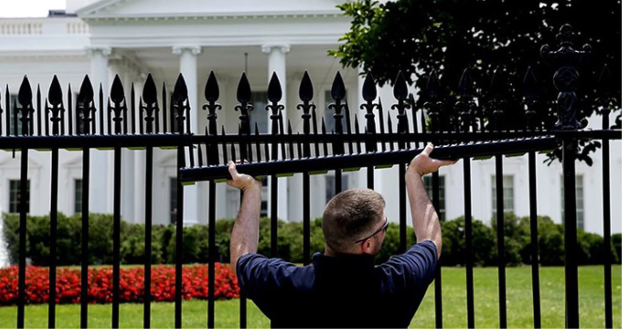 Beyaz Saray\'da Alarm! Bariyerlere Araç Çarptı, Giriş ve Çıkışlar Kapatıldı