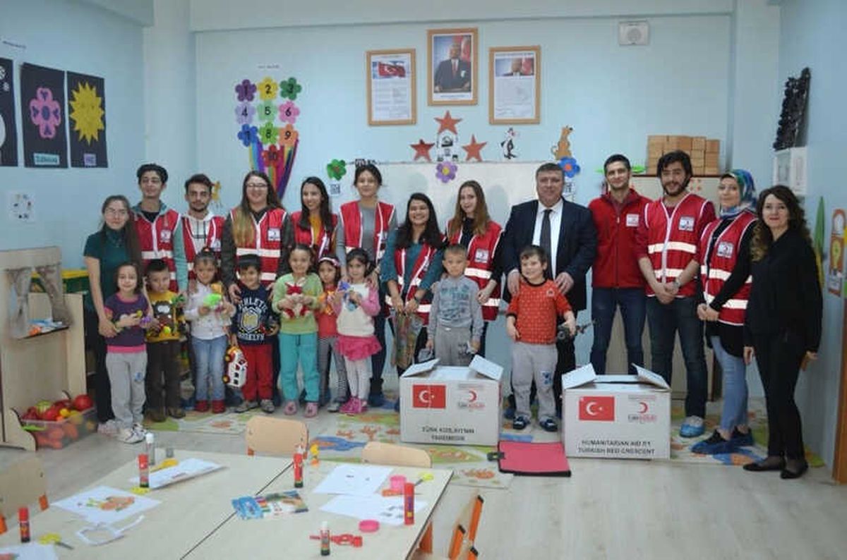 Beylikovalı Miniklere Oyuncak Sürprizi