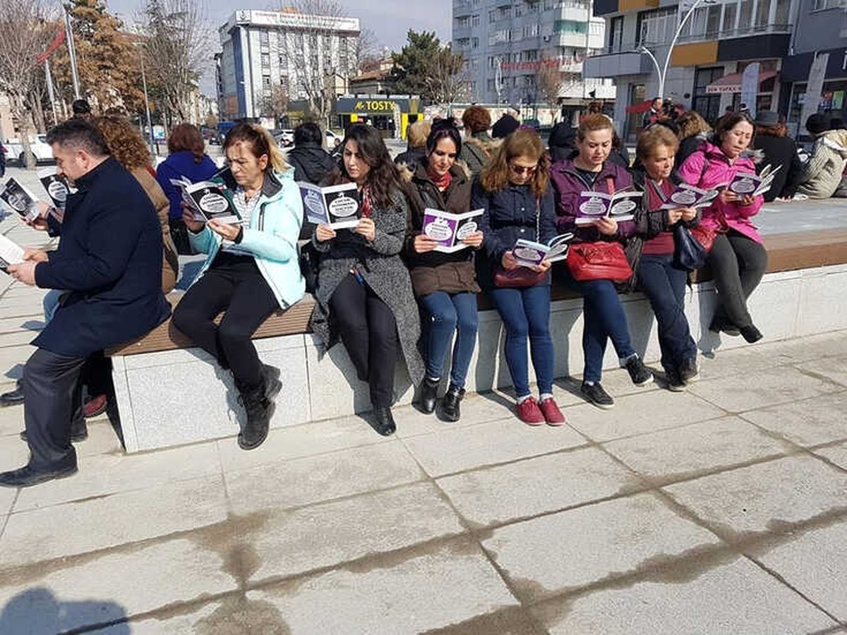 CHP\'li Kadınlardan Çocuk İstismarını Protesto Etti