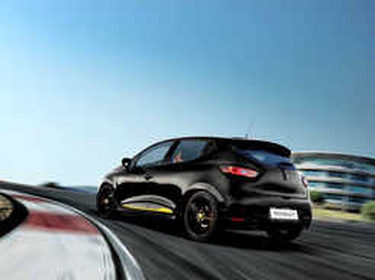 Clio ve Megane Rs Ailesi Yenilendi