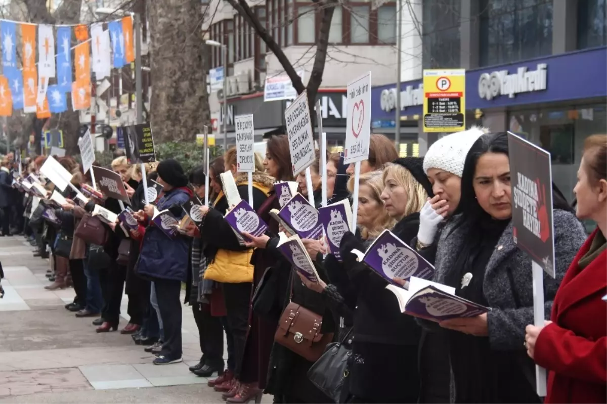 Çocuk İstismarına Dikkat Çekmek İçin Kitap Okudular