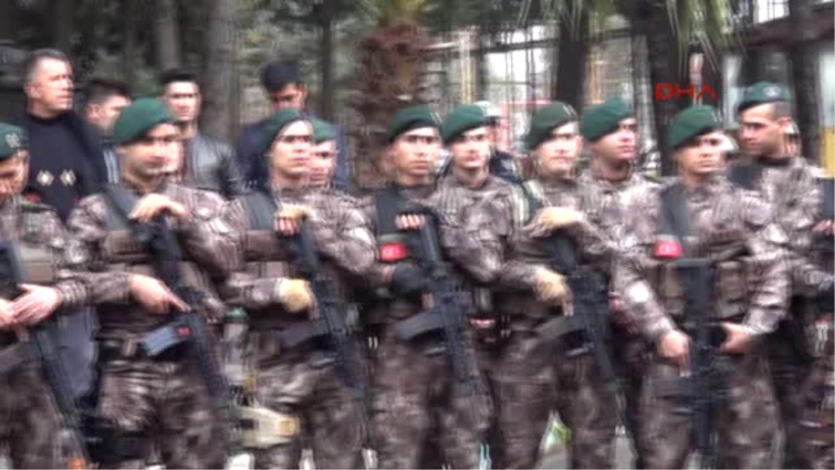Kahramanmaraş\'ta Özel Harekat Polisleri Dualarla Uğurlandı